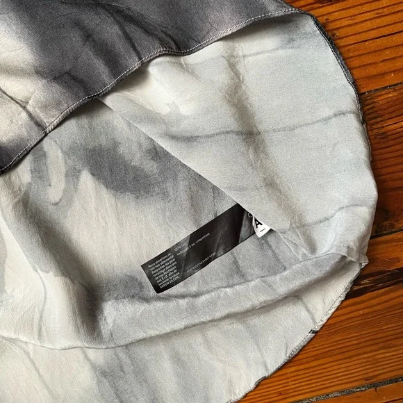 NWOT Eileen Fisher Watercolor 100% Silk Sleeveless High Low Tank Top - Picture 7 of 7